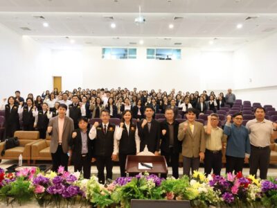 วันที่ 25 สิงหาคม 2569 I สตง.นครพนม นำทีมโดย นางสาวสิวินีณ์ ยั่งยืนนาน ผู้อำนวยการสำนักตรวจเงินแผ่นดินจังหวัดนครพนม และข้าราชการในสังกัด เป็นวิทยากรเสวนาให้ความรู้ในโครงการ “การเสริมสร้างสมรรถนะด้านการเงินการคลังภาครัฐ สำหรับผู้ปฏิบัติงาน ด้านการบริหารทรัพย์สิน ประจำปีงบประมาณ พ.ศ. 2569“ จัดโดย มหาวิทยาลัยนครพนม ณ ห้องแก้วเจ้าจอม คณะวิทยาการจัดการและเทคโนโลยีสารสนเทศ